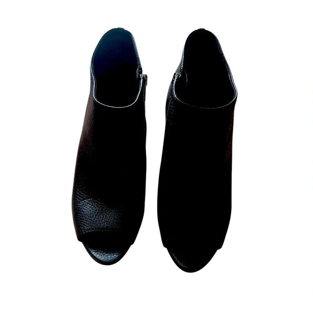 Burberry Size 9 Black Leather Peeptoe Booties